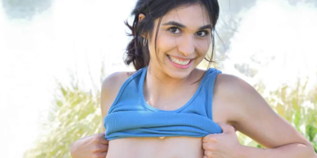Reina Rae Info