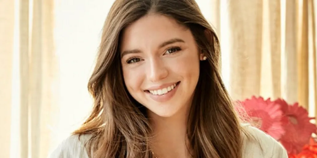 Elena Safavi Info