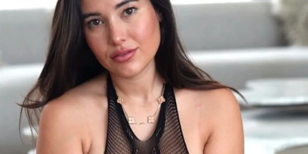 Angie Varona Info