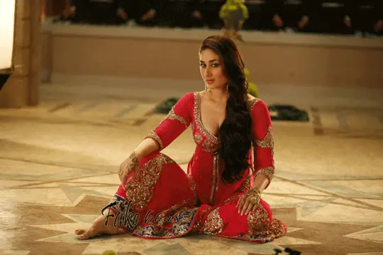 kareena's dress disappears magically ;) porn gif