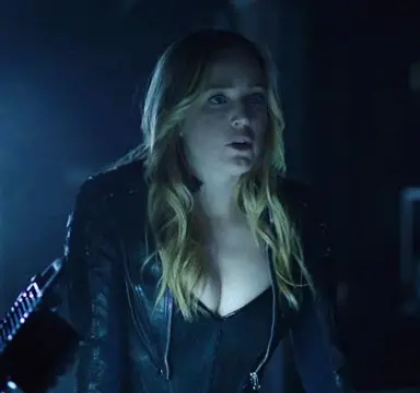 sexy sara lance cleveage porn gif