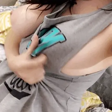 exposing her amazing tits porn gif