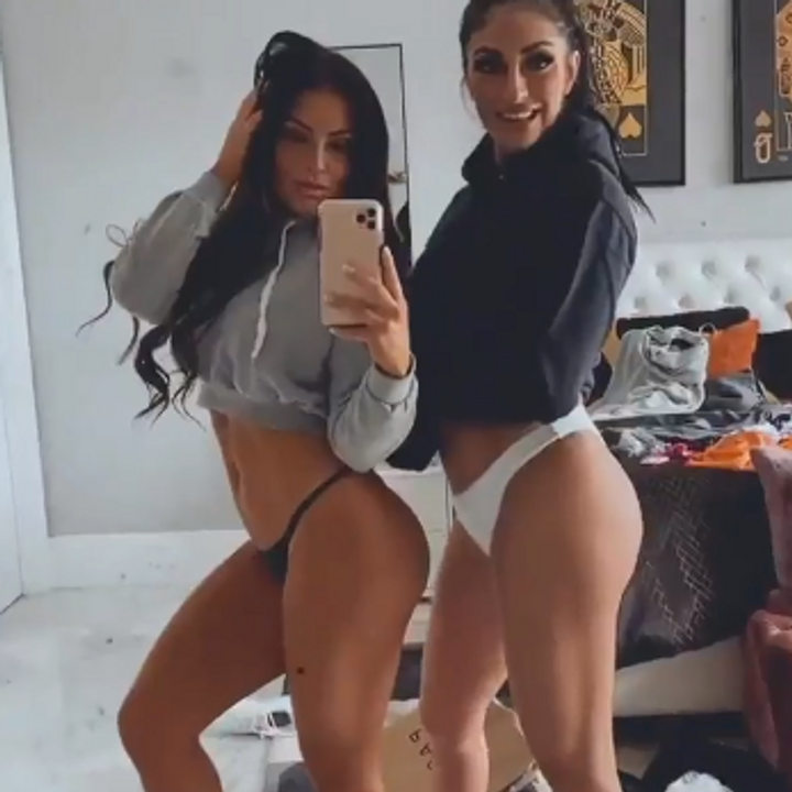 wrestling-female nudes