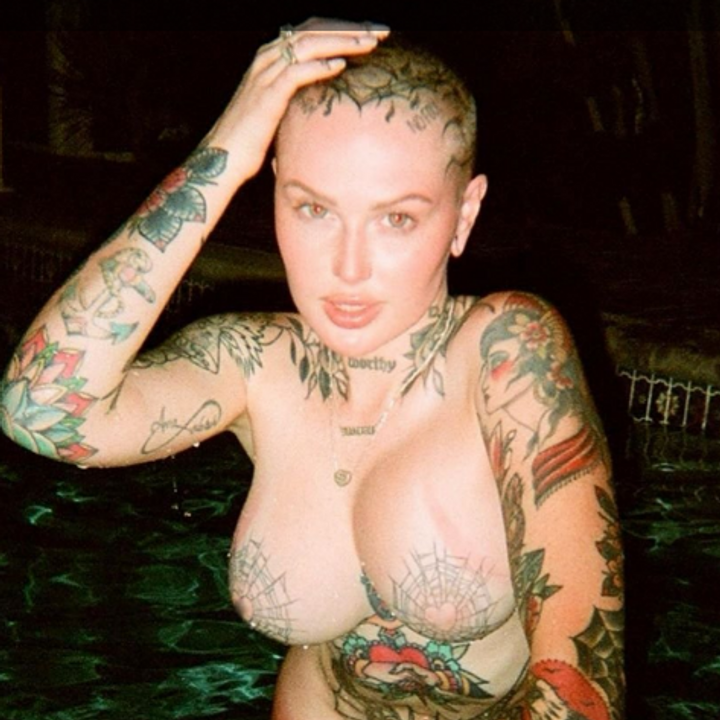embodoe nudes