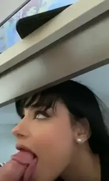 Goonette sucks him off while he’s gaming