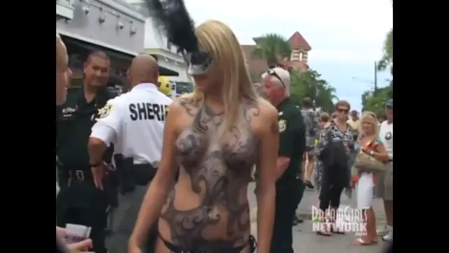 Looking at her tits from fantasy fest, I think it is safe to say that Anne R is a Boston Red Sox fan