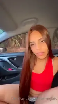 Quemada la Mar Mejias enseñando su cola negra