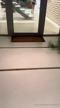 Pov delivery boy