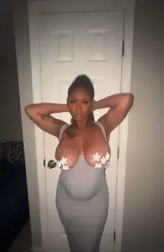 Fine pregnant bih with creamy pussy squirting