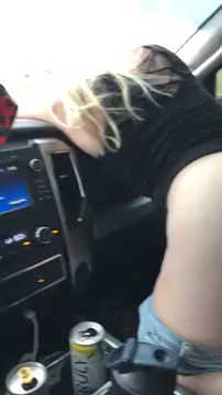 Pawg enjoys that on a roadtrip