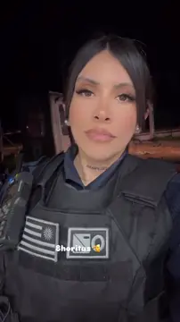 Policia culona que esta para darla contra todo  sube fotos hot la muy puta si quieren ig comenten