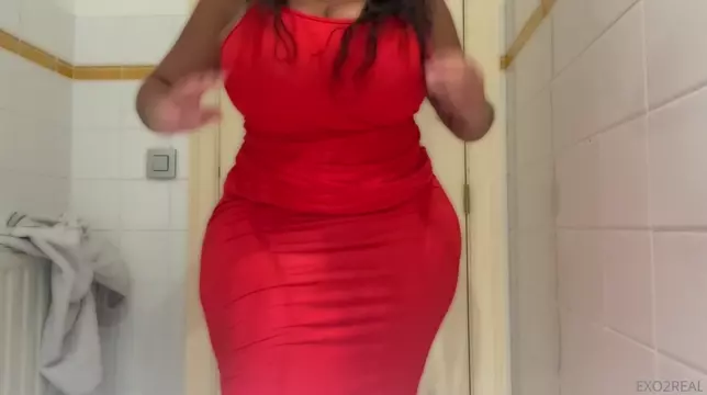 Exohydrax Showing Off Her New Dress 