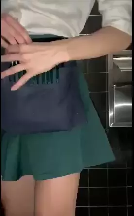 waitress leaked nudes