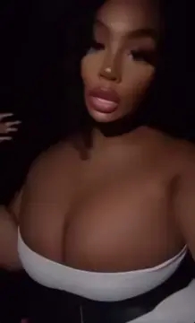 HOT BIMBO MONICA LOVES SHAKE HER HUGE THICK PAWG ASS