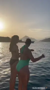 Daniela Rajic peituda puta de jogador