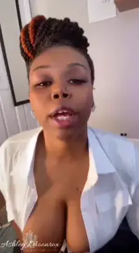 Aśhlèy Monroe Sucking Dildo InHer Car