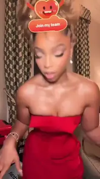 Chloe Bailey nipslip