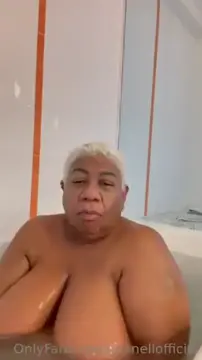 Old Comedian finds out how the young hoes make💰🤑