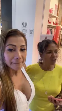 Hot Latina Fitness Youtuber Dey Palencia Reyes at mall