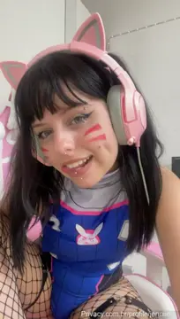 Jenniiezinha se masturbando