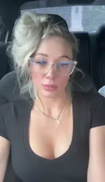 Chloe Kitts Titty drop (AI)