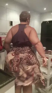 Le gros cul géant de mamie Kiki Costa (no nude)