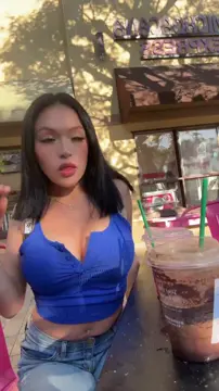 Puta guerita tetona expuesta