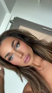Bimbo TikToker Leah loves showing off her big tits