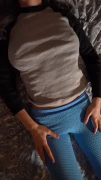 Flexing my abs so you get hard and excited for me ;)