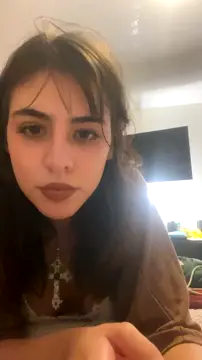 Amelie masturbating