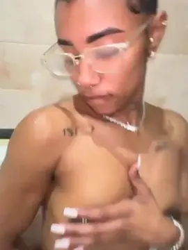 Sexy lil mama