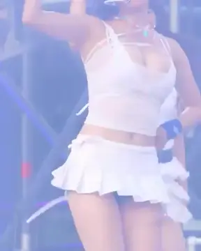 CIGNATURE - JEEWON boobs