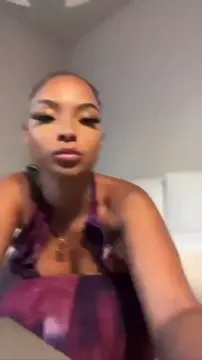 Cute Ebony sexy nip slip - who is she 😍