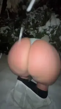 Fat ass twerking outside