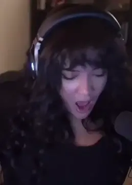Twitch Slut Farms Subs By Showing Her Fat Tits | Cinna | Streamer | American |