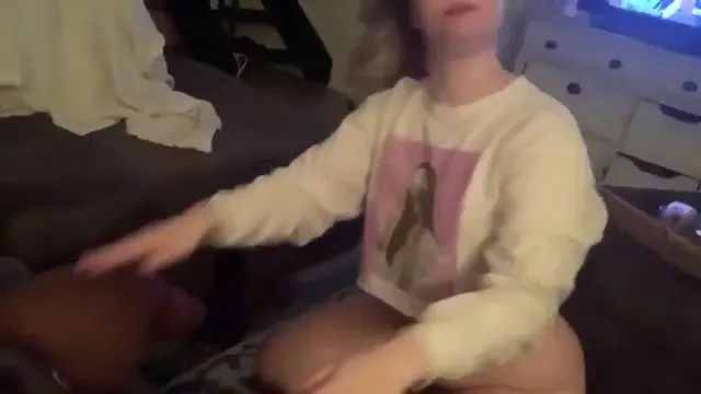 𝕒 𝕓𝕝𝕠𝕟𝕕𝕖 𝕤𝕚𝕤𝕥𝕖𝕣 𝕠𝕗𝕗𝕖𝕣𝕤 𝕙𝕖𝕣𝕤𝕖𝕝𝕗 𝕥𝕠 𝕙𝕖𝕣 𝕓𝕝𝕒𝕔𝕜 𝕝𝕠𝕧𝕖𝕣 👱‍♀️🔥🍆