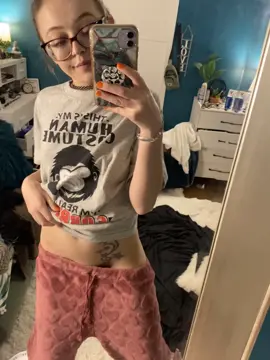 Single, childless, 31 year old who still has a body like this...is that anyone's type? 😖