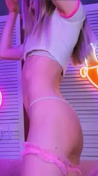 Sweeteaton flexing her sexy ass