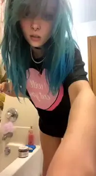 Dahlia 20 wants to become a webslut, leave her a comment