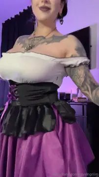 thick tatted goth emo chick