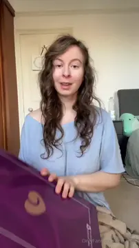 Fingering girl bigtits