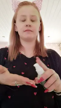 And this is my magic cream straight from Hogwarts for adults, which, along with the spell I do with my fingers - works just like this.