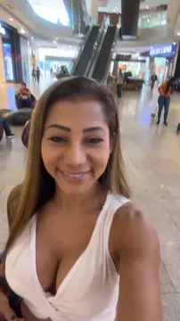 Hot Latina Fitness Youtuber Dey Palencia Reyes at mall