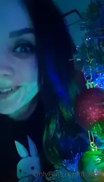 Froschy Onlyfans...Video and the Christmas tree