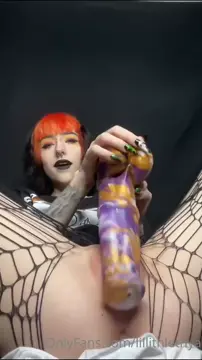 Sexy Goth PAWG and her toys