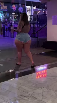 jadekennedypdx nonnude walking 