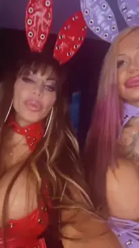 Skinny bimbo Danielle 6