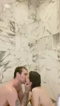 jellybeanbrainss shows off her amazing boobs