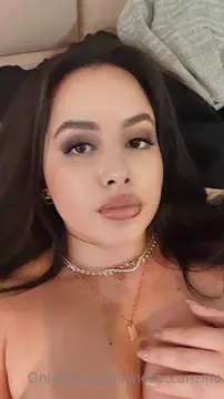 Curvy princess has stunning forms