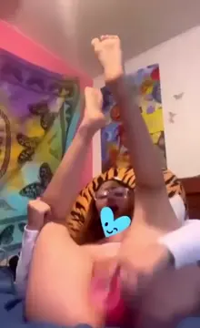 freaky torta slut squirting all over her bed 🥴